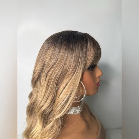 Balayage Dark Roots Blonde Wavy Long Wig - Realistic Look - Picture 6 of 8